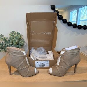NEW Journee Collection Samara Taupe Peep Toe Stiletto Booties Size 7 NIB